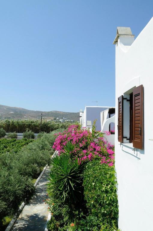 Marili Apartments Studios Parasporos Bagian luar foto